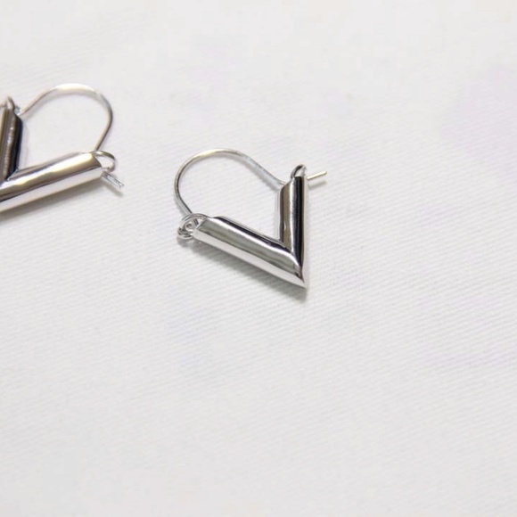 Fine Silver- Triangle Leverback Earrings - Picture 6 of 7